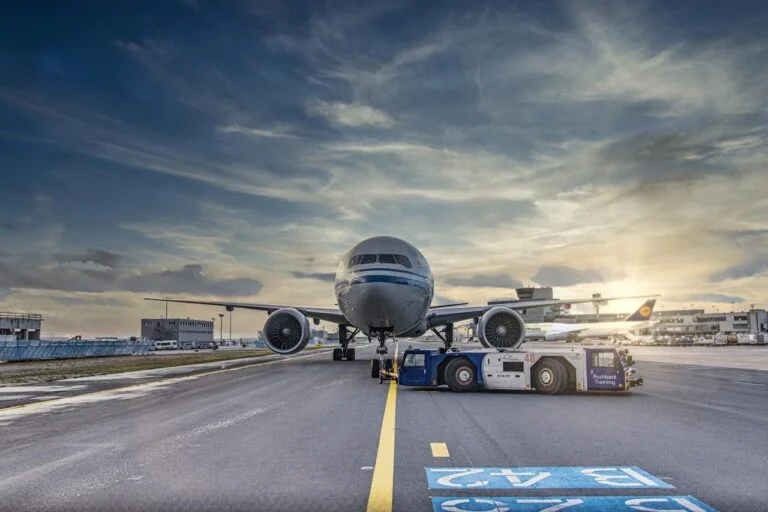 flyver i Lufthavn